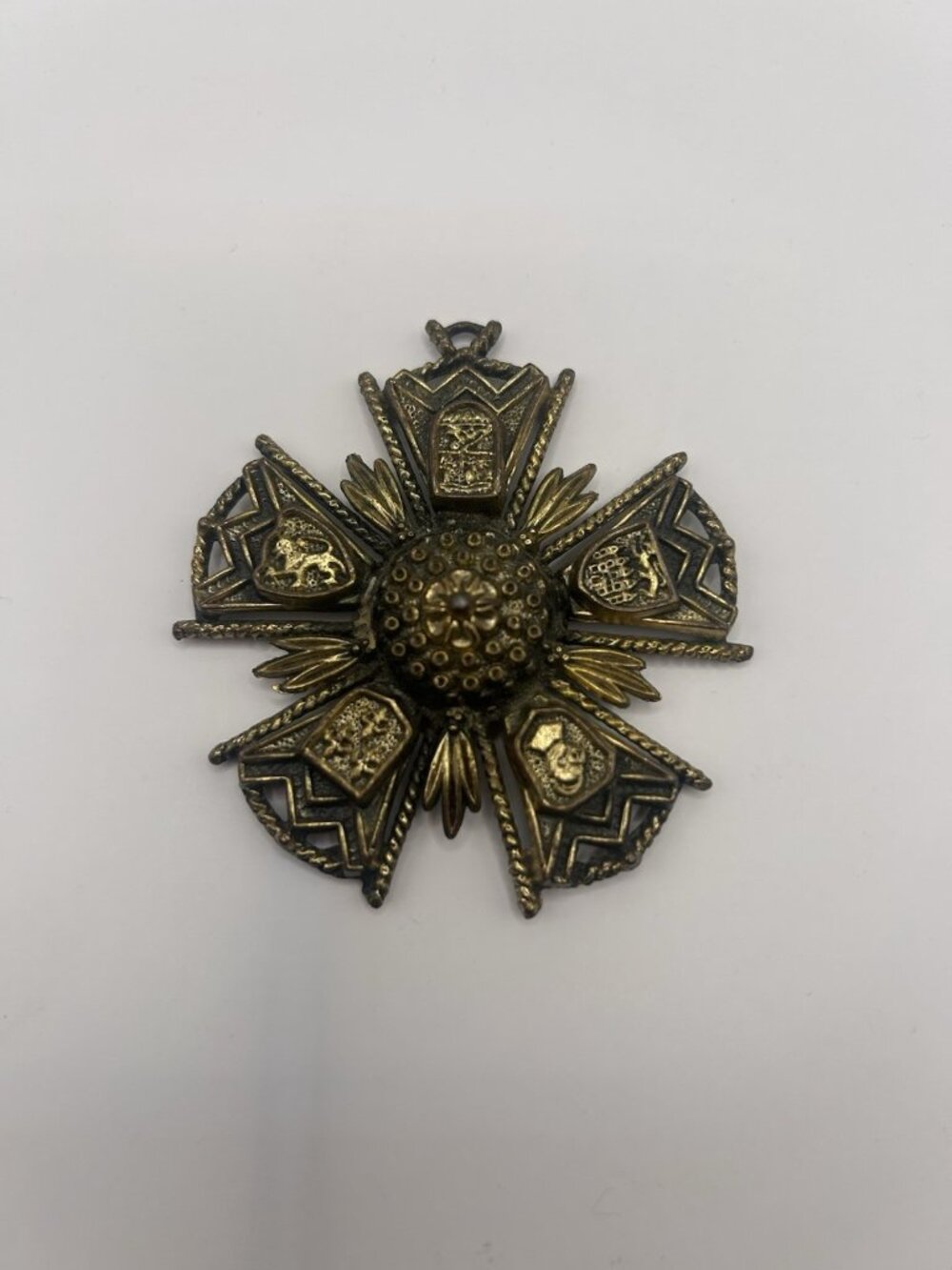 Vintage Heraldic Lion Maltese Cross Pendant 1960s 1970s Jewelry Religious Gift - Picture 1 of 11